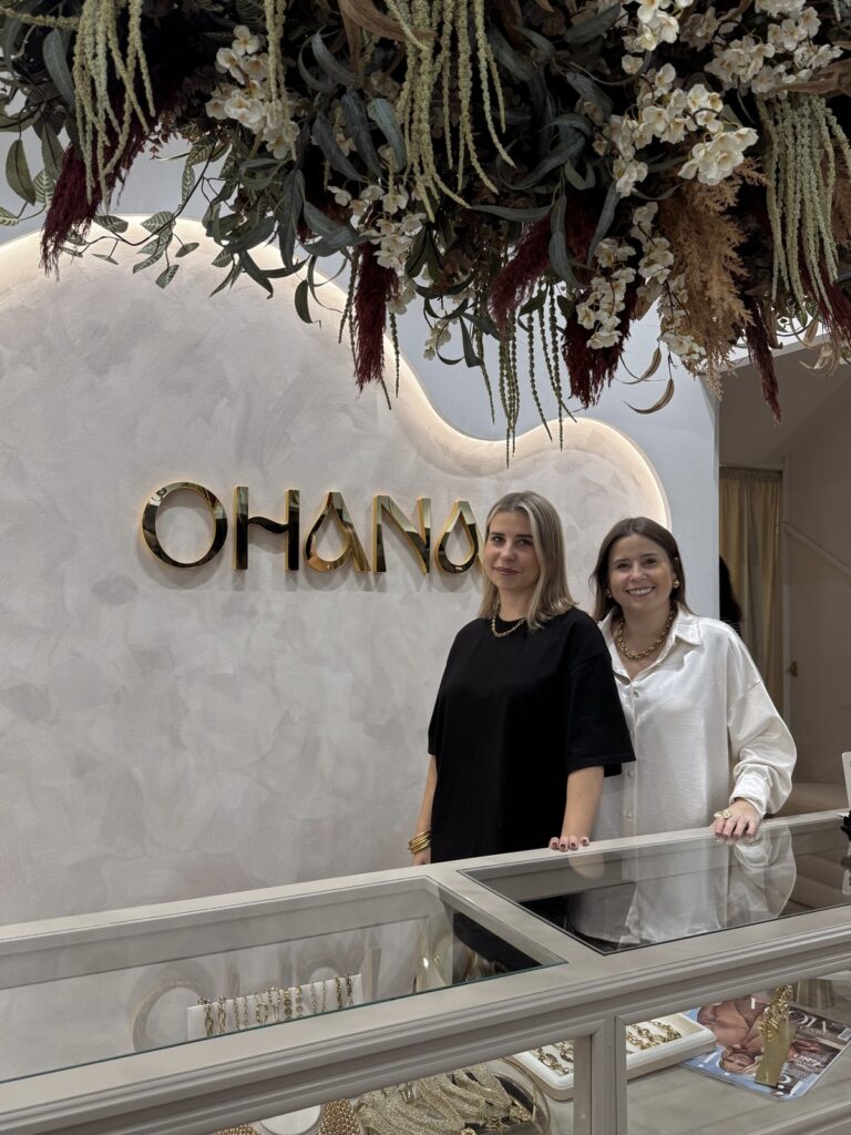Las hermanas fundadoras de Ohana Shop en su tienda de La Línea de la Concepción